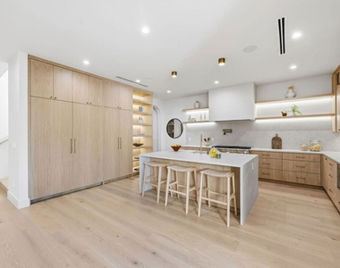 16643 Addison Street - Photo Thumbnail 8