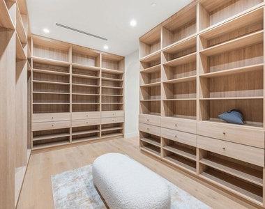 16643 Addison Street - Photo Thumbnail 13