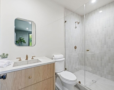 16643 Addison Street - Photo Thumbnail 16