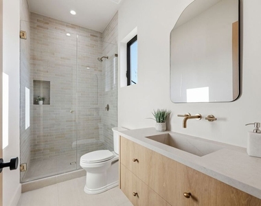 16643 Addison Street - Photo Thumbnail 18