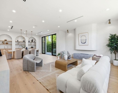 16643 Addison Street - Photo Thumbnail 5