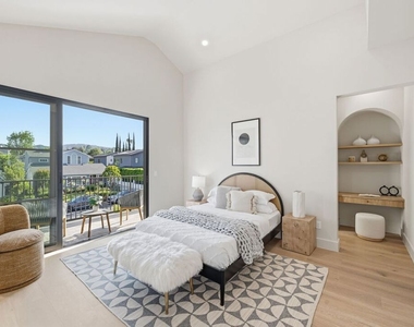 16643 Addison Street - Photo Thumbnail 15