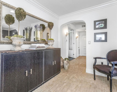1424 N Crescent Heights Boulevard - Photo Thumbnail 25