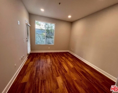 5553 W 6th Street - Photo Thumbnail 6