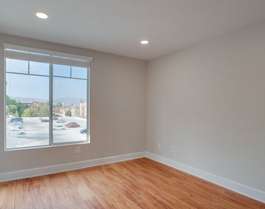 5553 W 6th Street - Photo Thumbnail 3