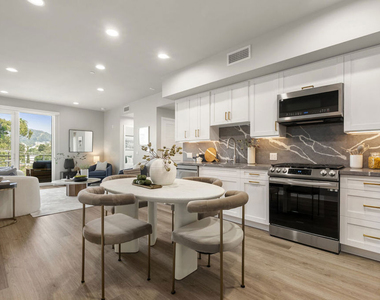 7428 Santa Monica Boulevard - Photo Thumbnail 2
