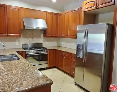1135 S Shenandoah Street - Photo Thumbnail 4