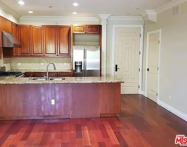 1135 S Shenandoah Street - Photo Thumbnail 1