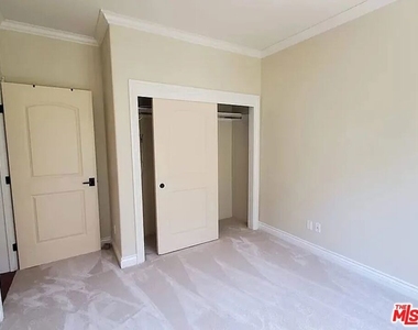 1135 S Shenandoah Street - Photo Thumbnail 11