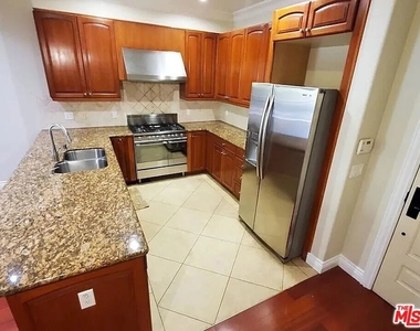 1135 S Shenandoah Street - Photo Thumbnail 3
