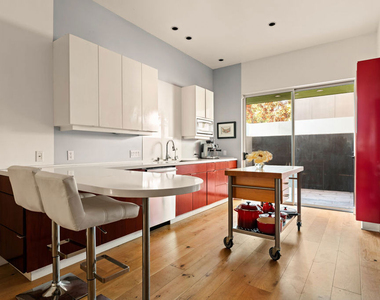 1200 N Sweetzer Avenue - Photo Thumbnail 5