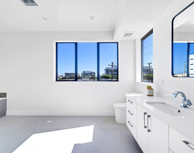 1123 N Formosa Avenue - Photo Thumbnail 18