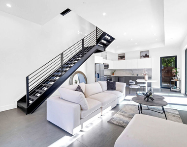 1123 N Formosa Avenue - Photo Thumbnail 4