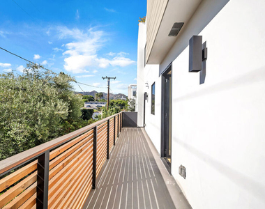 1123 N Formosa Avenue - Photo Thumbnail 14