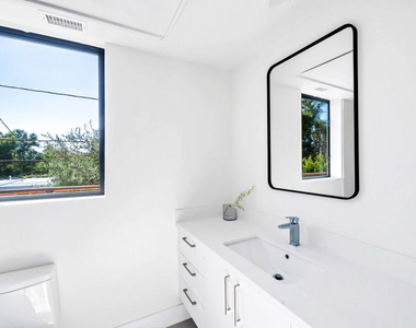 1123 N Formosa Avenue - Photo Thumbnail 26