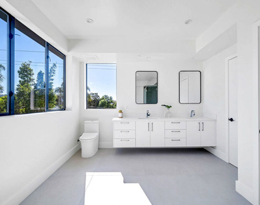 1123 N Formosa Avenue - Photo Thumbnail 17