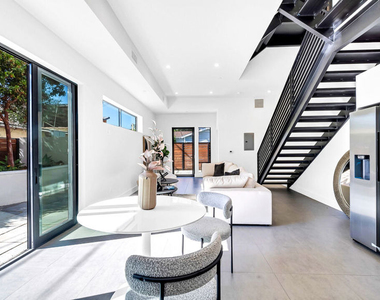 1123 N Formosa Avenue - Photo Thumbnail 1