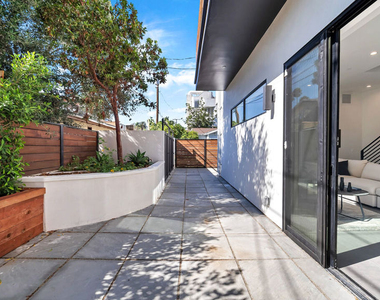 1123 N Formosa Avenue - Photo Thumbnail 7