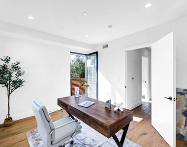 1123 N Formosa Avenue - Photo Thumbnail 12