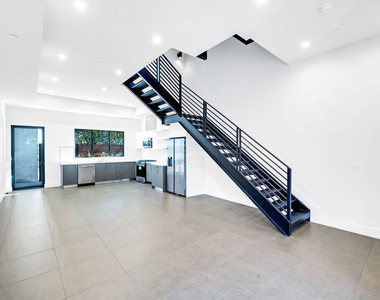 1123 N Formosa Avenue - Photo Thumbnail 6