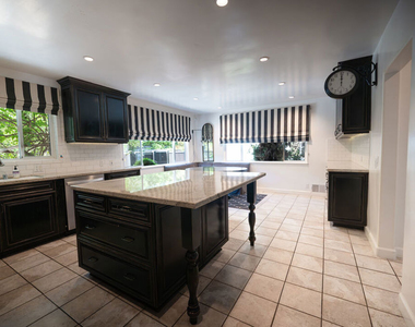 503 N Greencraig Road - Photo Thumbnail 12