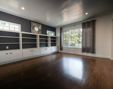 503 N Greencraig Road - Photo Thumbnail 3