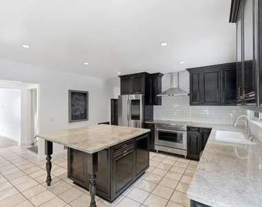 503 N Greencraig Road - Photo Thumbnail 10