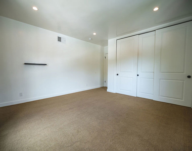 503 N Greencraig Road - Photo Thumbnail 25