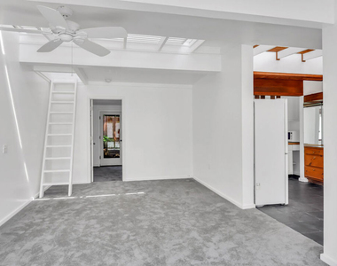 6456 Surfside Way - Photo Thumbnail 7