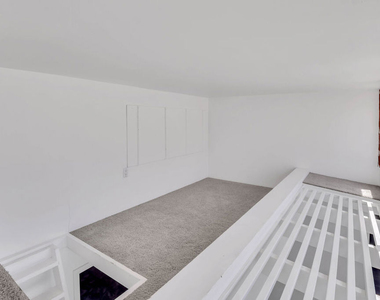 6456 Surfside Way - Photo Thumbnail 12