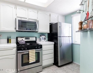 21040 Parthenia Street - Photo Thumbnail 9