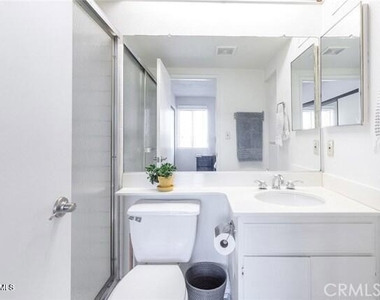 21040 Parthenia Street - Photo Thumbnail 13