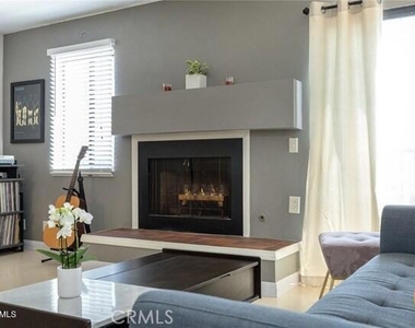 21040 Parthenia Street - Photo Thumbnail 4