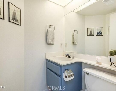 21040 Parthenia Street - Photo Thumbnail 10