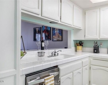 21040 Parthenia Street - Photo Thumbnail 8