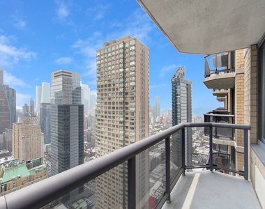 West 48th Street - Photo Thumbnail 2