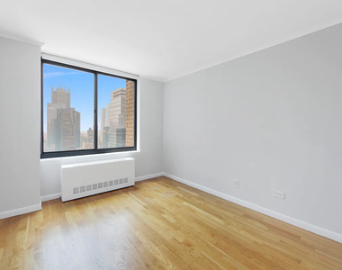 West 48th Street - Photo Thumbnail 5