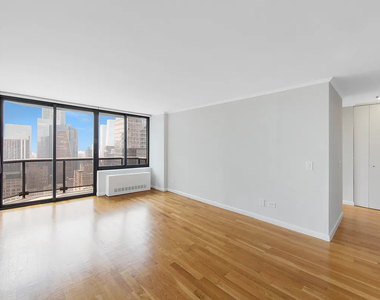 West 48th Street - Photo Thumbnail 3