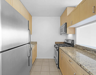 West 48th Street - Photo Thumbnail 9