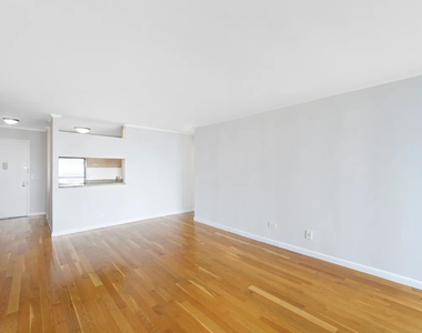 West 48th Street - Photo Thumbnail 6