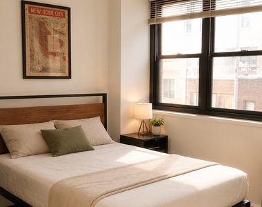 135 E 54th St - Photo Thumbnail 3