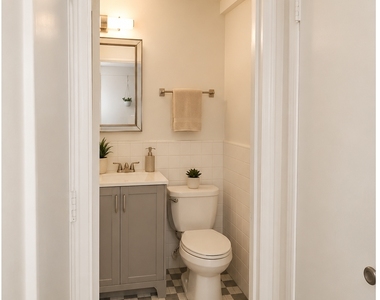 135 E 54th St - Photo Thumbnail 5