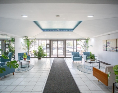 855 E Broadway - Photo Thumbnail 2