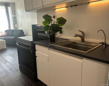 855 E Broadway - Photo Thumbnail 11