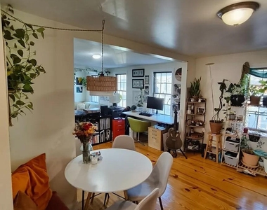1009 Brown Street - Photo Thumbnail 7