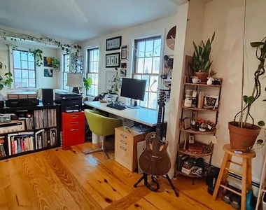 1009 Brown Street - Photo Thumbnail 8