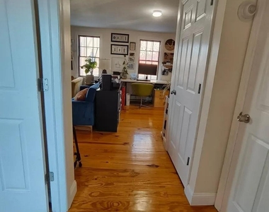 1009 Brown Street - Photo Thumbnail 5