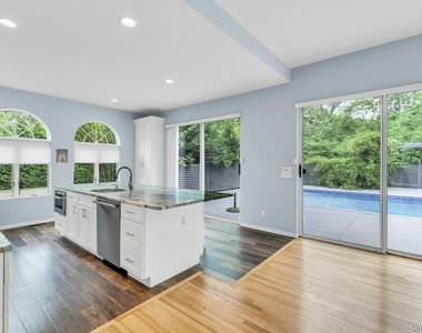 35 Bay Avenue W - Photo Thumbnail 9