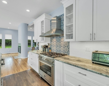 35 Bay Avenue W - Photo Thumbnail 13