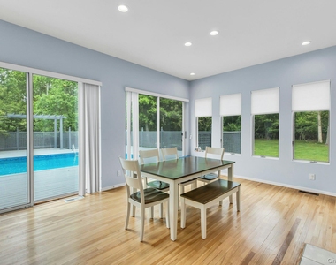 35 Bay Avenue W - Photo Thumbnail 14